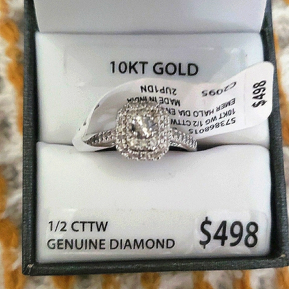 Brand New 1/2 carat Ginuwine Diamond & Gold ring. - Picture 4 of 4